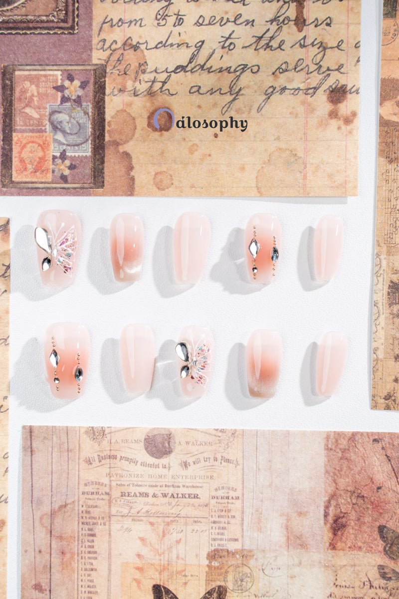 Nailosophy أظافر جيل مضغوطة يدوية باللون الوردي الناعم مع فراشة كريستالية | شكل كوفين - Image 2